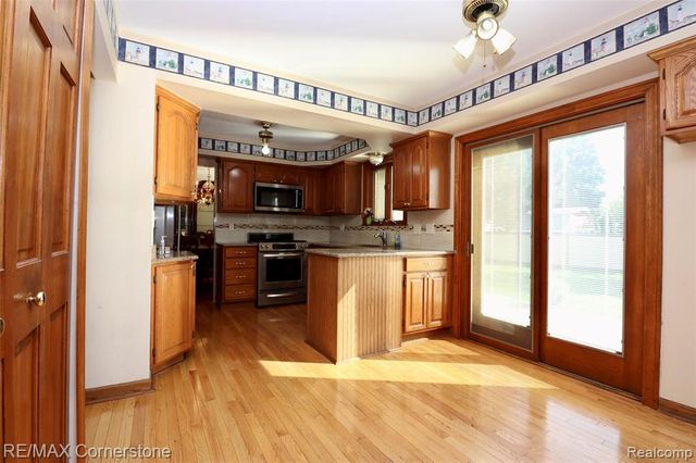 24199 Colonial Drive, Woodhaven, MI 48183