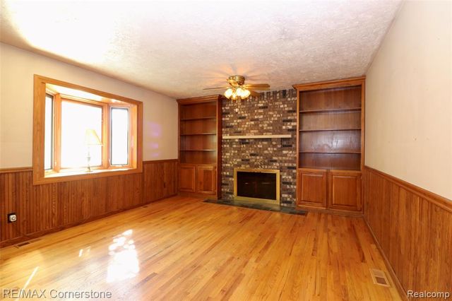 24199 Colonial Drive, Woodhaven, MI 48183
