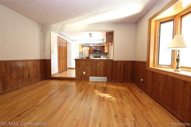 24199 Colonial Drive, Woodhaven, MI 48183