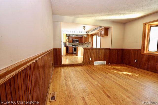 24199 Colonial Drive, Woodhaven, MI 48183