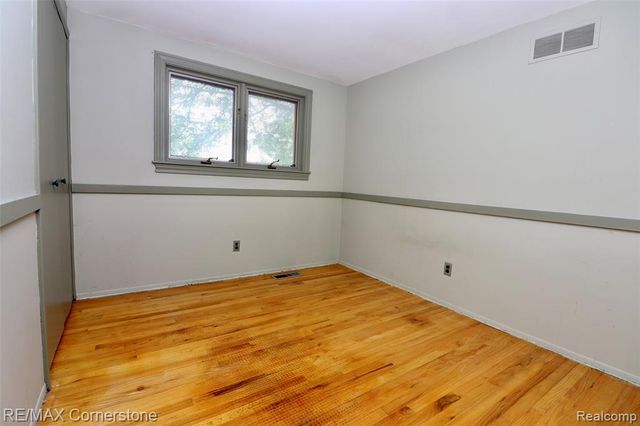 24199 Colonial Drive, Woodhaven, MI 48183