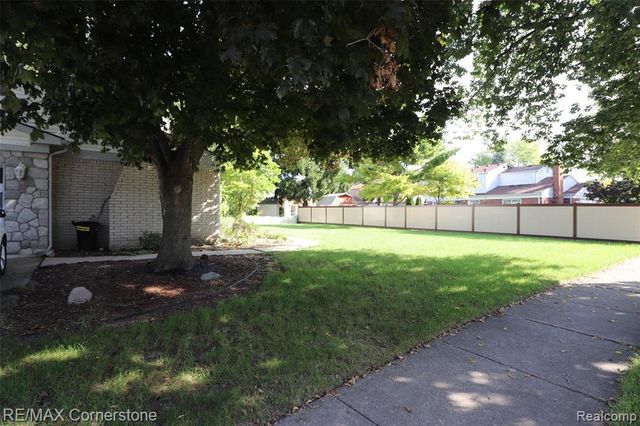 24199 Colonial Drive, Woodhaven, MI 48183