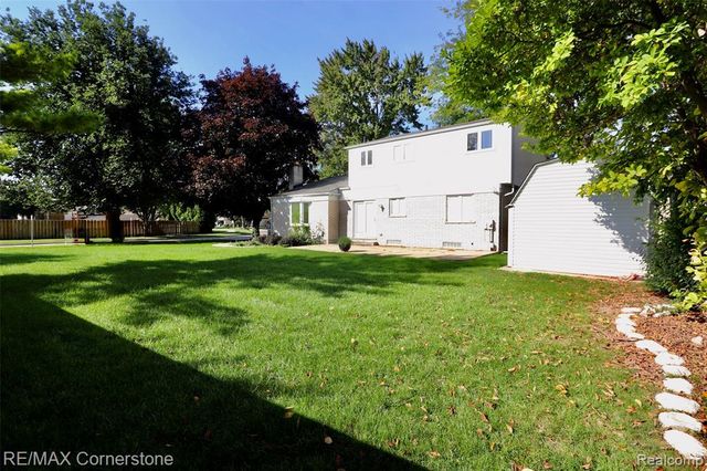 24199 Colonial Drive, Woodhaven, MI 48183
