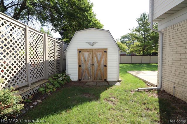 24199 Colonial Drive, Woodhaven, MI 48183