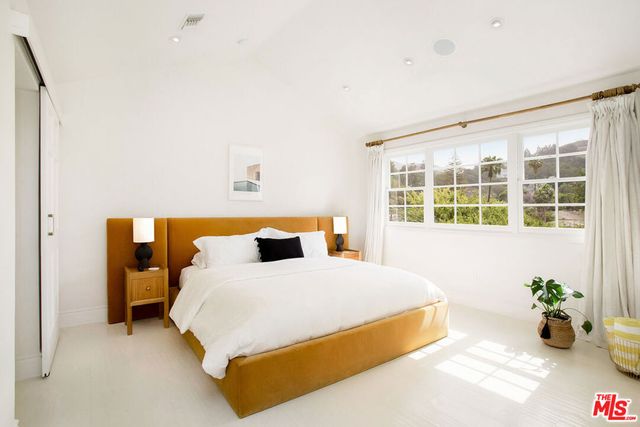 5866 Spring Oak Drive, Los Angeles, CA 90068