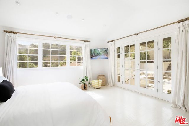 5866 Spring Oak Drive, Los Angeles, CA 90068