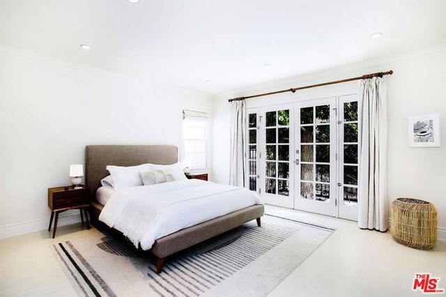 5866 Spring Oak Drive, Los Angeles, CA 90068