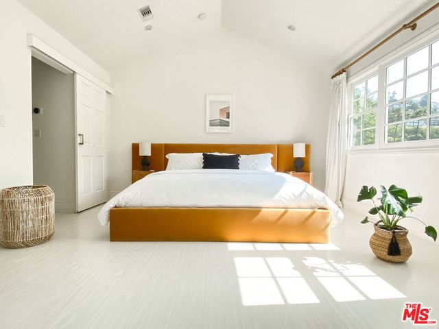 5866 Spring Oak Drive, Los Angeles, CA 90068