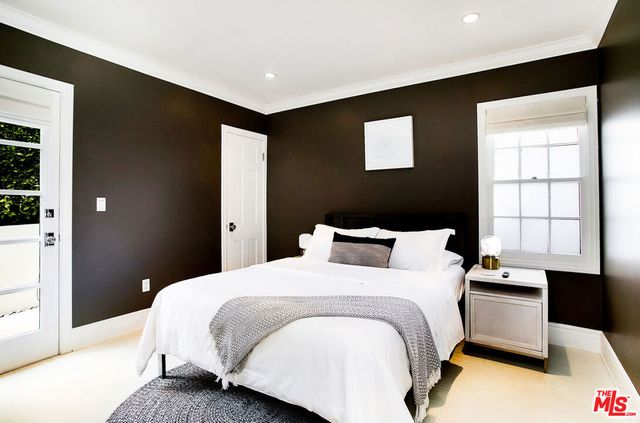 5866 Spring Oak Drive, Los Angeles, CA 90068