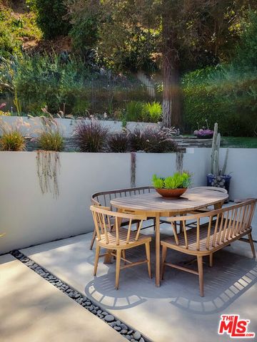 5866 Spring Oak Drive, Los Angeles, CA 90068