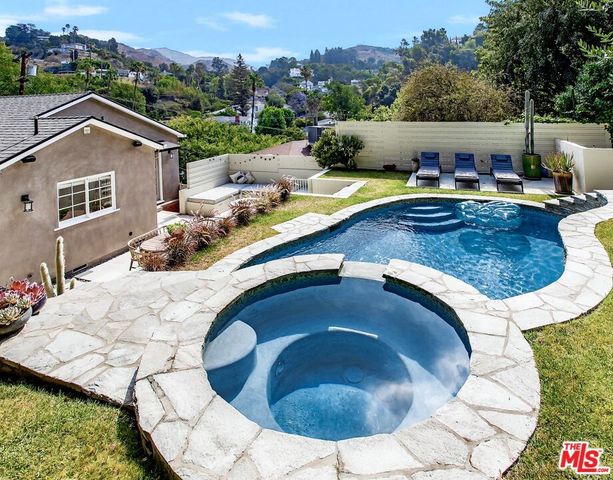 5866 Spring Oak Drive, Los Angeles, CA 90068