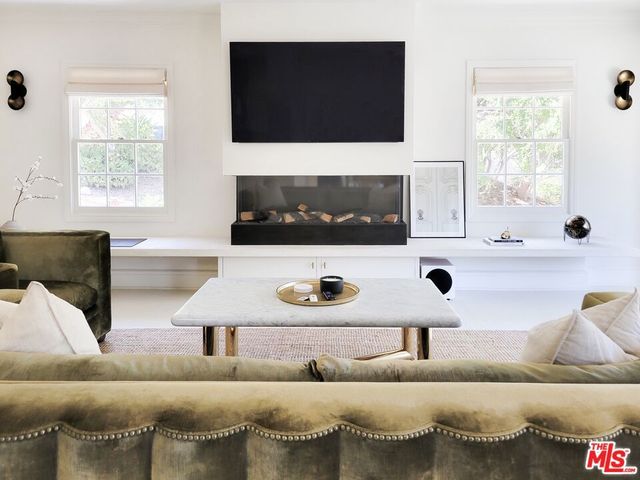 5866 Spring Oak Drive, Los Angeles, CA 90068