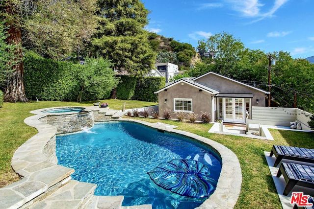 5866 Spring Oak Drive, Los Angeles, CA 90068