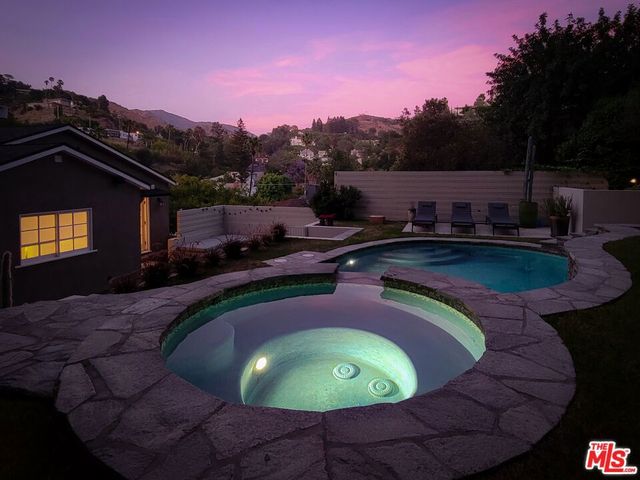 5866 Spring Oak Drive, Los Angeles, CA 90068