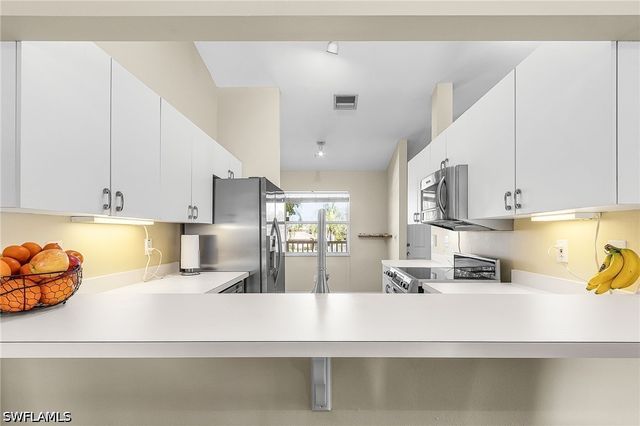 186 Pebble Shores DR 201, Naples, FL 34110