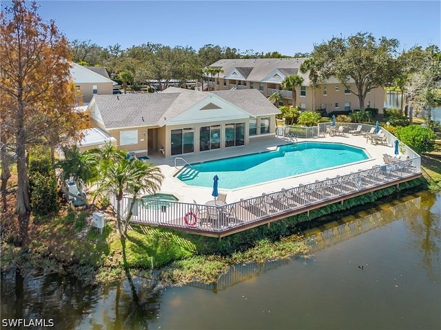 186 Pebble Shores DR 201, Naples, FL 34110