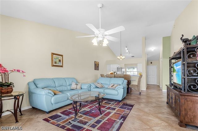 186 Pebble Shores DR 201, Naples, FL 34110