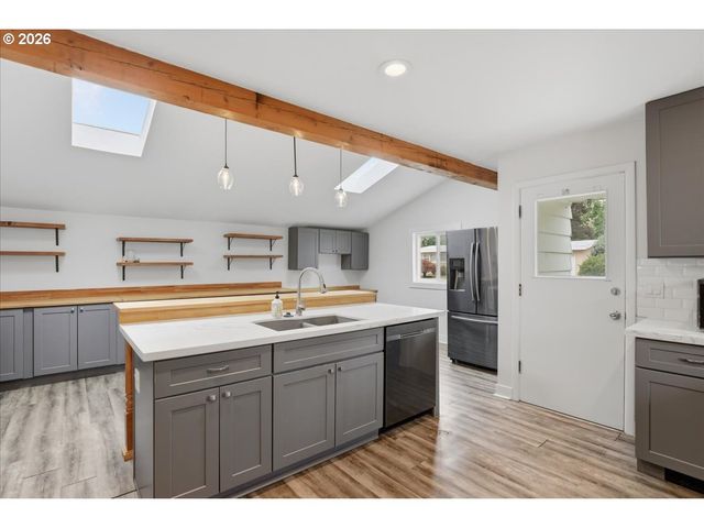 10834 Se LONG St, Portland, OR 97266