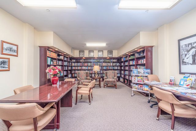 801 N MCLEAN Boulevard 136, Elgin, IL 60123