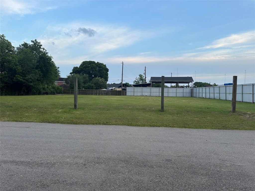 6721 Whitton Drive, Houston, TX 77085