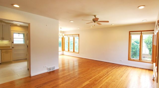 4715 W Lake Avenue, Glenview, IL 60025