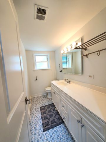 4715 W Lake Avenue, Glenview, IL 60025