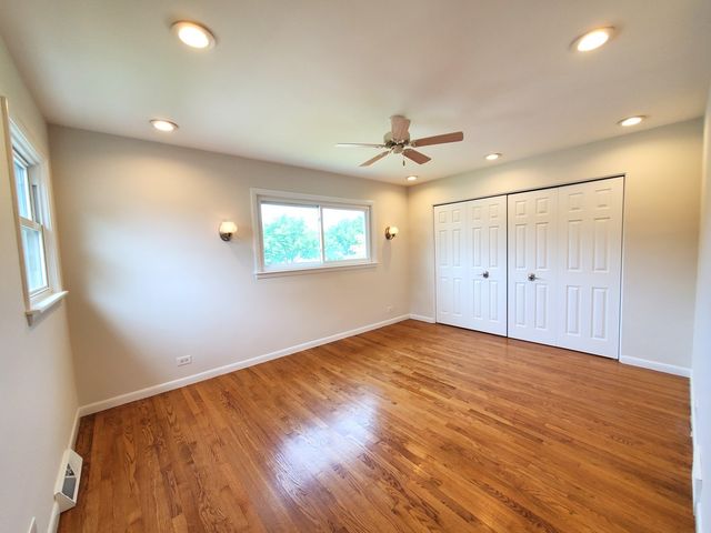 4715 W Lake Avenue, Glenview, IL 60025