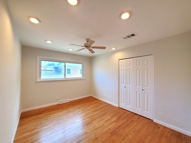 4715 W Lake Avenue, Glenview, IL 60025
