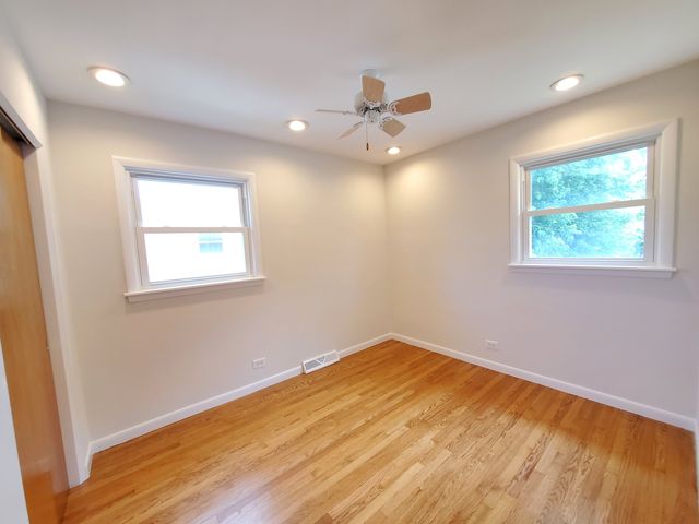 4715 W Lake Avenue, Glenview, IL 60025