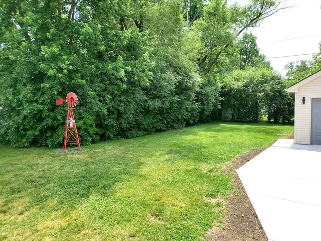 4715 W Lake Avenue, Glenview, IL 60025