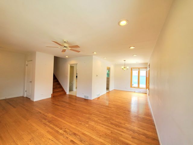 4715 W Lake Avenue, Glenview, IL 60025