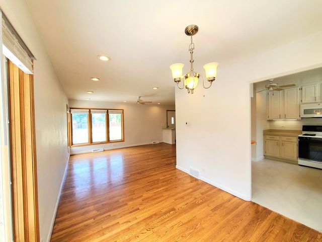 4715 W Lake Avenue, Glenview, IL 60025