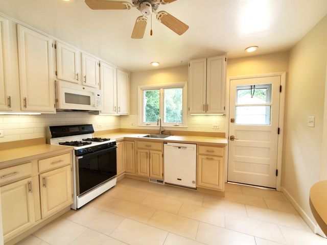 4715 W Lake Avenue, Glenview, IL 60025