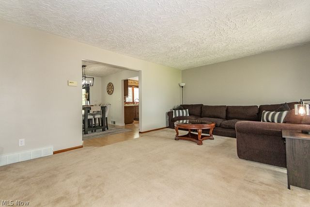 33510 Lake Shore Boulevard, Lakeline, OH 44095