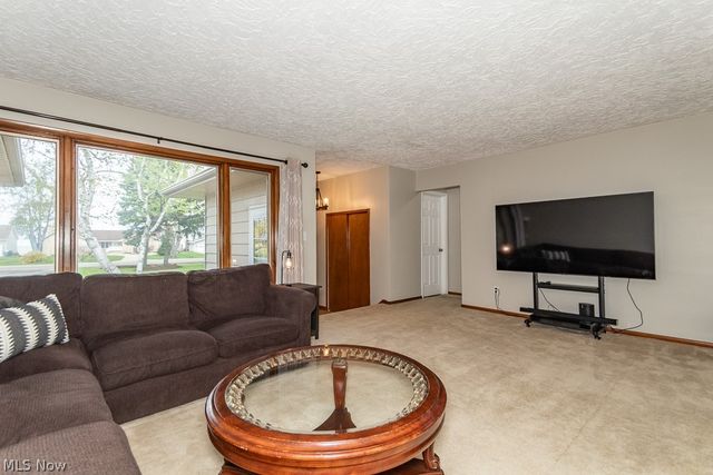 33510 Lake Shore Boulevard, Lakeline, OH 44095