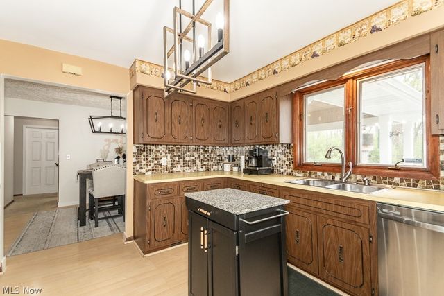 33510 Lake Shore Boulevard, Lakeline, OH 44095