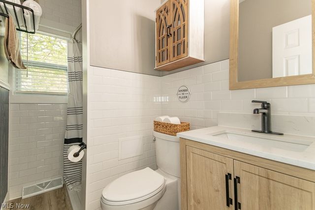 33510 Lake Shore Boulevard, Lakeline, OH 44095