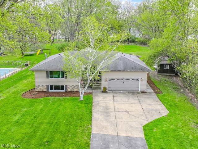 33510 Lake Shore Boulevard, Lakeline, OH 44095