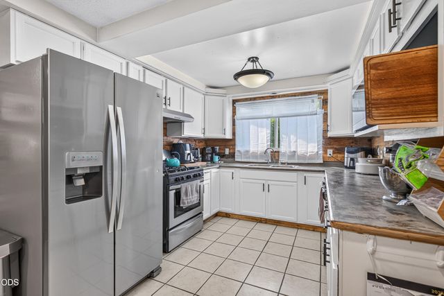 46 Tracy Avenue, Eagle Point, OR 97524