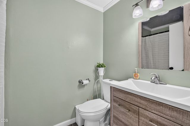 46 Tracy Avenue, Eagle Point, OR 97524