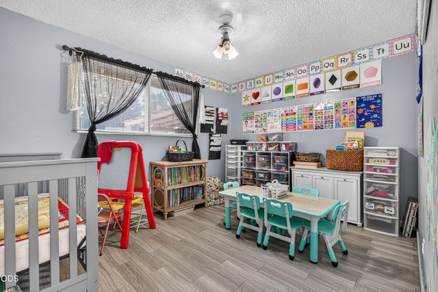 46 Tracy Avenue, Eagle Point, OR 97524