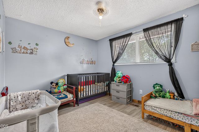 46 Tracy Avenue, Eagle Point, OR 97524