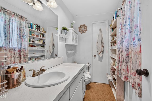 46 Tracy Avenue, Eagle Point, OR 97524