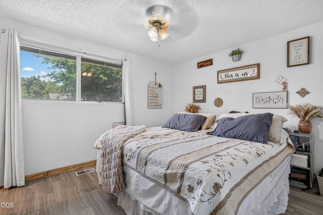 46 Tracy Avenue, Eagle Point, OR 97524