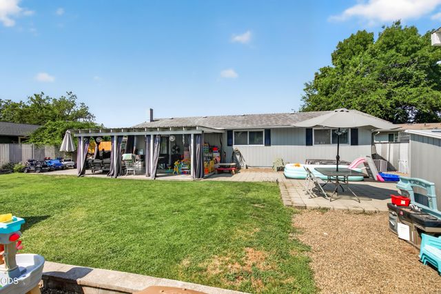 46 Tracy Avenue, Eagle Point, OR 97524