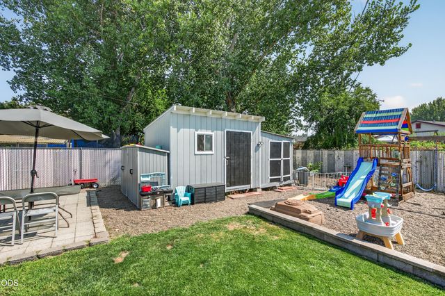 46 Tracy Avenue, Eagle Point, OR 97524