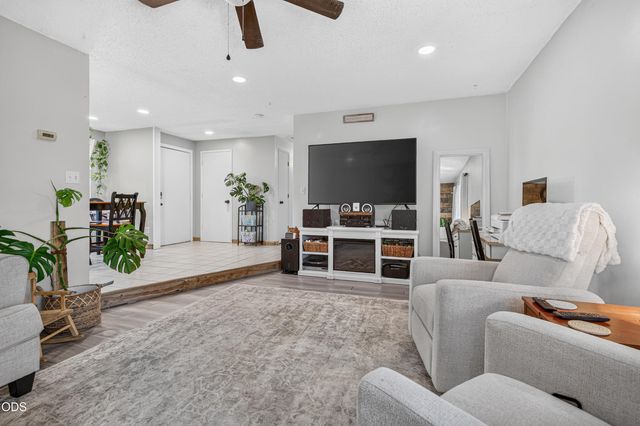 46 Tracy Avenue, Eagle Point, OR 97524