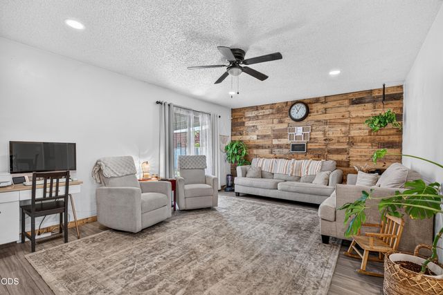 46 Tracy Avenue, Eagle Point, OR 97524