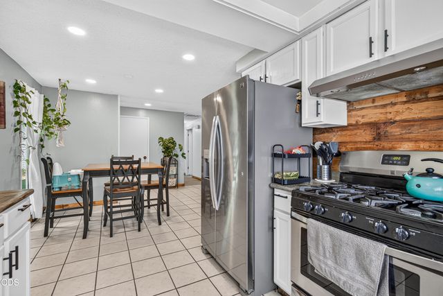 46 Tracy Avenue, Eagle Point, OR 97524