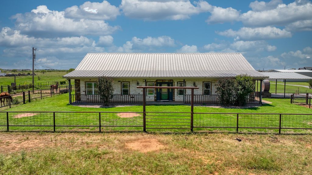 2460 Wranglers Retreat, Wichita Falls, TX 76310